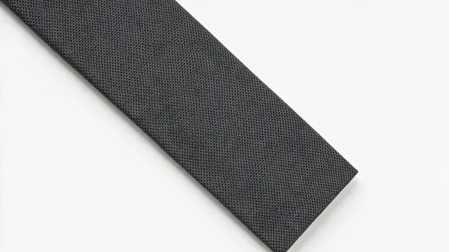 Fabric-wrapped metal profile with fold